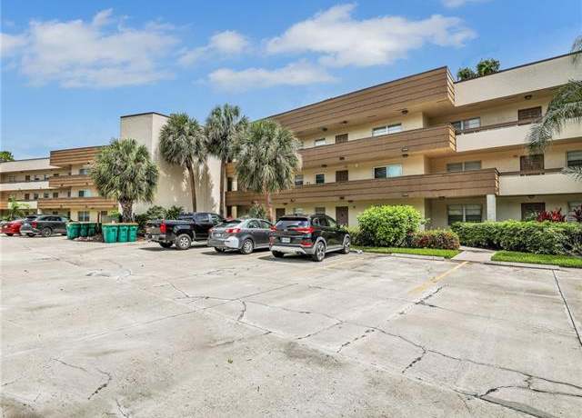 Property at 499 Forest Lakes Blvd #207, Naples, FL 34105, 2 beds, 2 baths