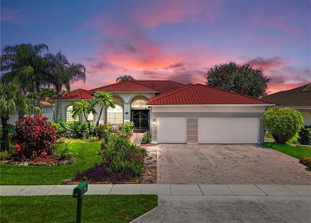 Property at 796 Grand Rapids Blvd, Naples, FL 34120, 4 beds, 3 baths