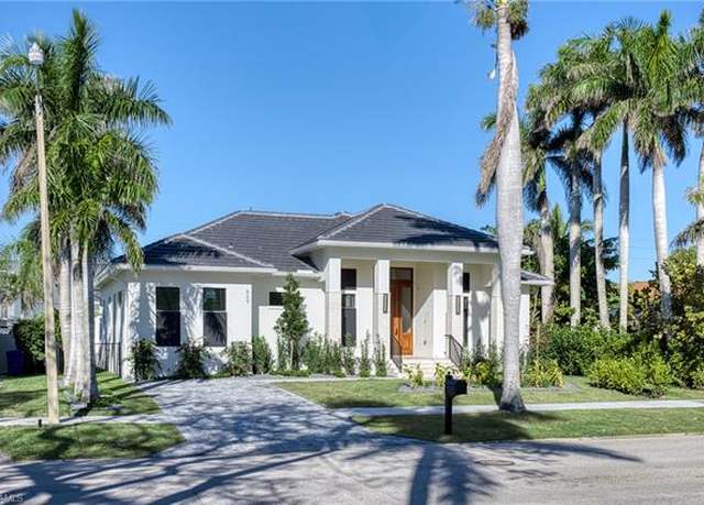 Property at 629 10th St N, Naples, FL 34102, 4 beds, 3.5 baths