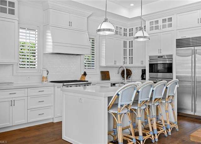 Property at 1521 Pelican Ave, Naples, FL 34102, 5 beds, 5 baths