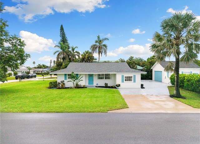 Property at 702 107th Ave N, Naples, FL 34108, 3 beds, 2 baths