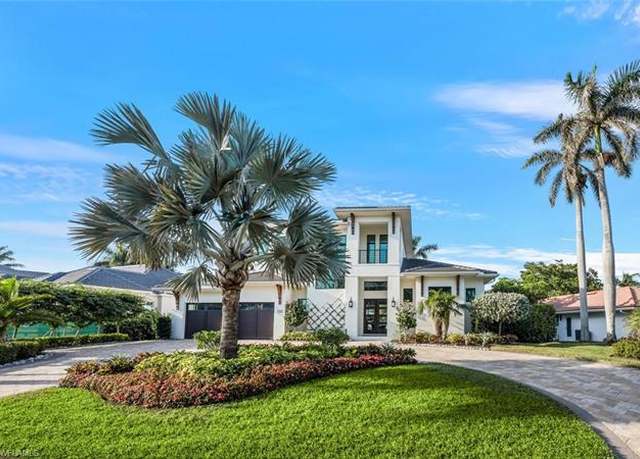 Property at 725 Parkview Ln, Naples, FL 34103, 5 beds, 5.5 baths