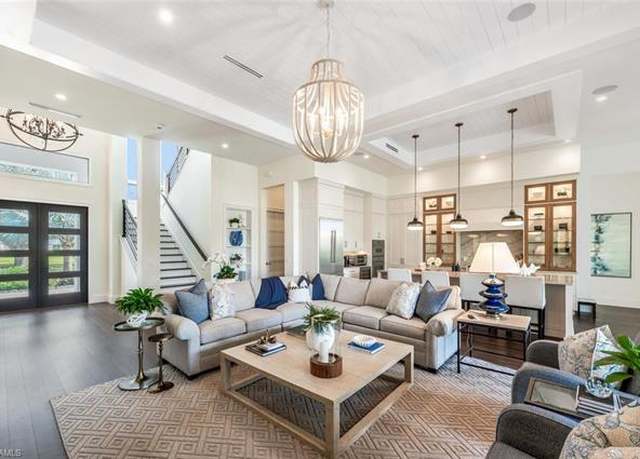 Property at 725 Parkview Ln, Naples, FL 34103, 5 beds, 5.5 baths