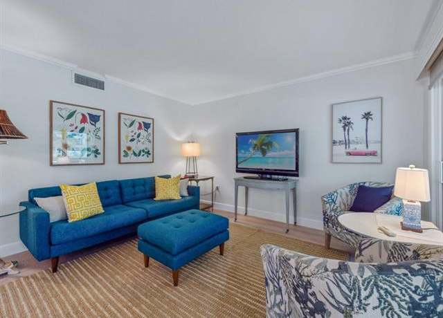 Property at 3200 Gulf Shore Blvd N #105, Naples, FL 34103, 2 beds, 2 baths