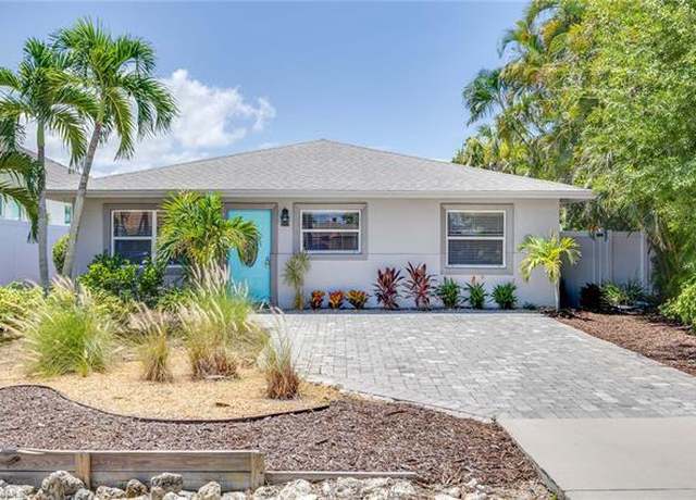 Property at 736 94th Ave N, Naples, FL 34108, 3 beds, 2 baths