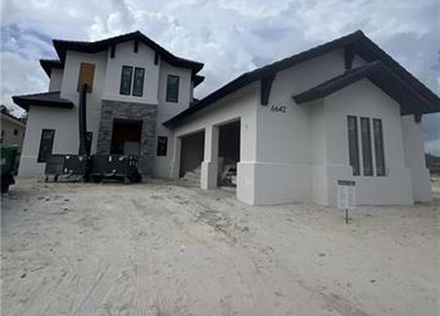 Property at 6642 Palisades Ave, Naples, FL 34109, 4 beds, 5 baths
