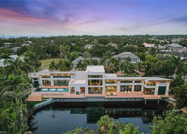 Property at 2211 South Winds Dr, Naples, FL 34102, 4 beds, 4.5 baths