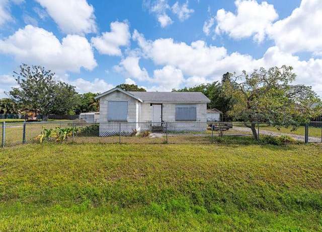 Property at 2439 Bayside St, Naples, FL 34112