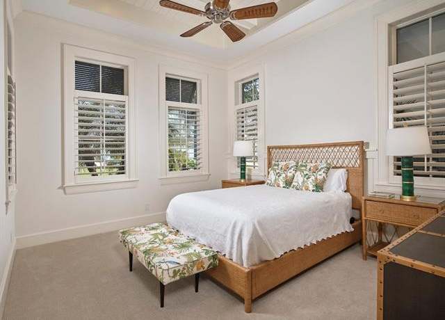 Property at 540 Anchor Rode Dr, Naples, FL 34103, 5 beds, 4.5 baths