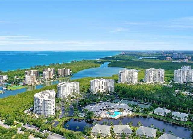 Property at 285 Grande Way Unit T-5, Naples, FL 34110, 3 beds, 3.5 baths
