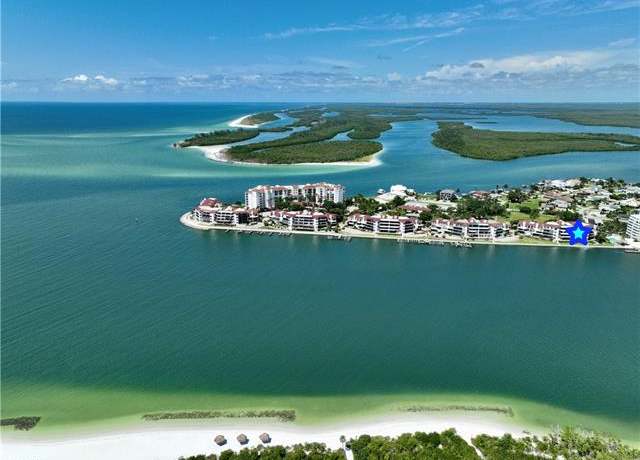 Property at 122 La Peninsula Blvd #122, Naples, FL 34113, 2 beds, 2.5 baths