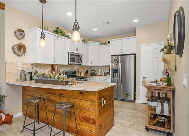Property at 7642 Jacaranda Ln, Naples, FL 34114, 2 beds, 2 baths