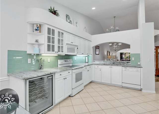 Property at 5774 Greenwood Cir #64, Naples, FL 34112, 2 beds, 2 baths