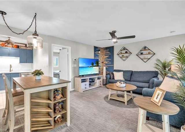 Property at 975 9th Ave S #16, Naples, FL 34102, 1 bed, 1 bath