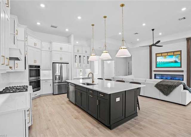 Property at 15398 Turin Dr, Naples, FL 34114, 4 beds, 5 baths
