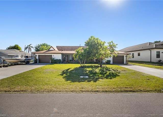 Property at 692 108th Ave N, Naples, FL 34108, 6 beds, 4 baths