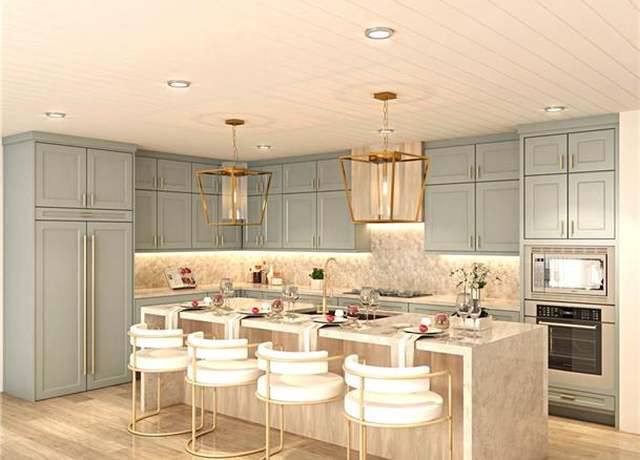Property at 180 9th St S #201, Naples, FL 34102, 3 beds, 2.5 baths