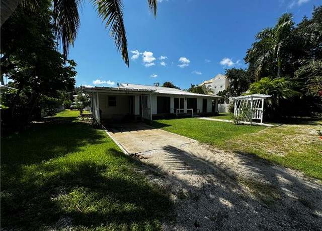 Property at 162 11th Ave S, Naples, FL 34102, 3 beds, 2.5 baths