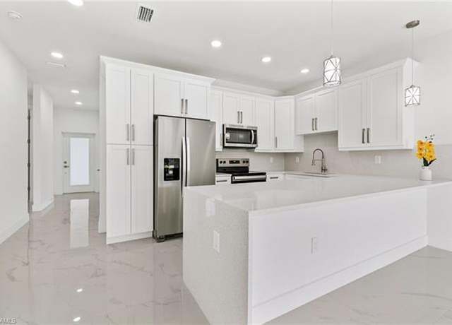 Property at 2518 Park Rd, Lehigh Acres, FL 33971, 6 beds, 4 baths