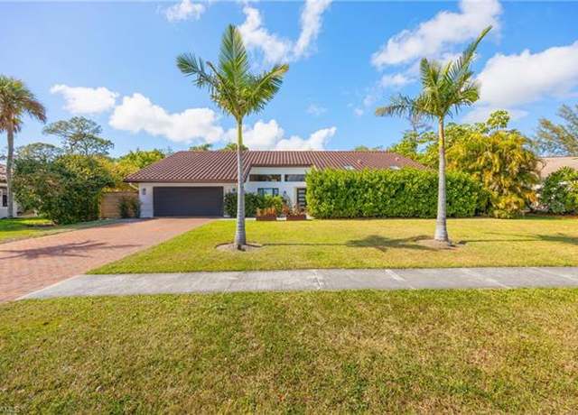 Property at 2323 Pine Woods Cir #13, Naples, FL 34105, 3 beds, 2.5 baths