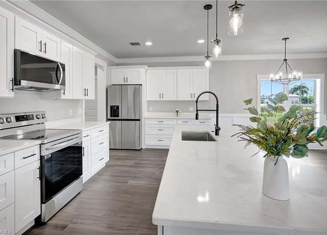 Property at 6171 Astoria Ave, Fort Myers, FL 33905, 3 beds, 2.5 baths