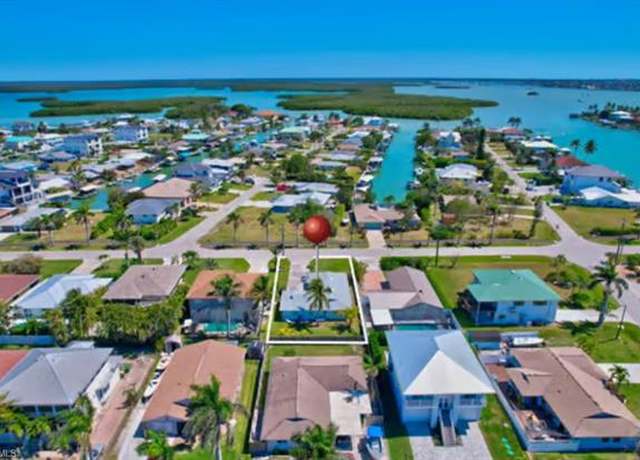 Property at 116 Capri Blvd, Naples, FL 34113, 3 beds, 2 baths