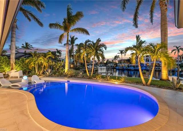 Property at 438 Keenan Ave, Fort Myers, FL 33919, 4 beds, 4.5 baths