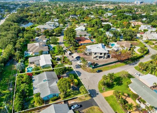 Property at 1600 Mandarin Rd, Naples, FL 34102, 3 beds, 2.5 baths