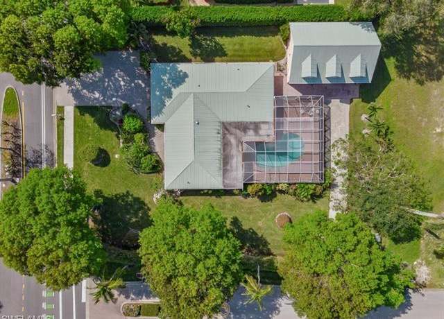 Property at 737 Mooring Line Dr, Naples, FL 34102, 4 beds, 2.5 baths