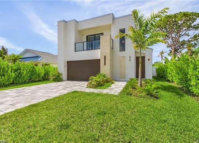 Property at 678 95th Ave N, Naples, FL 34108, 4 beds, 3.5 baths