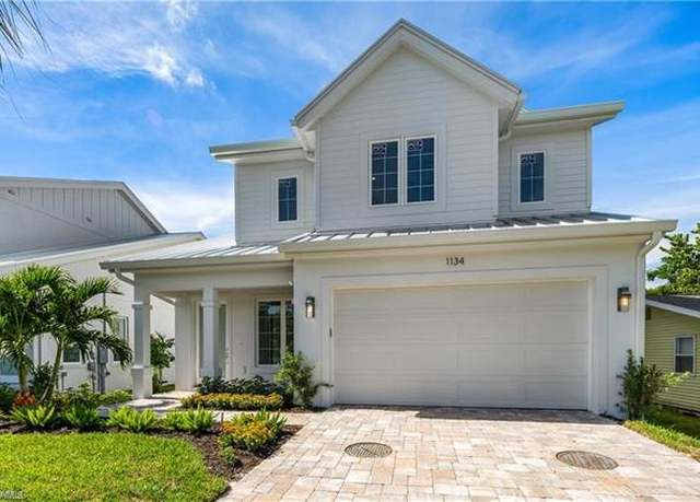 Property at 1134 Trail Terrace Dr, Naples, FL 34103, 3 beds, 3.5 baths