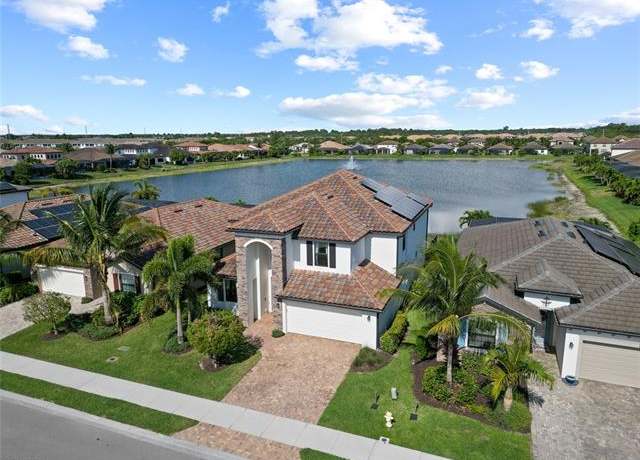 Property at 9374 Foxglove Ln, Naples, FL 34120, 5 beds, 3 baths