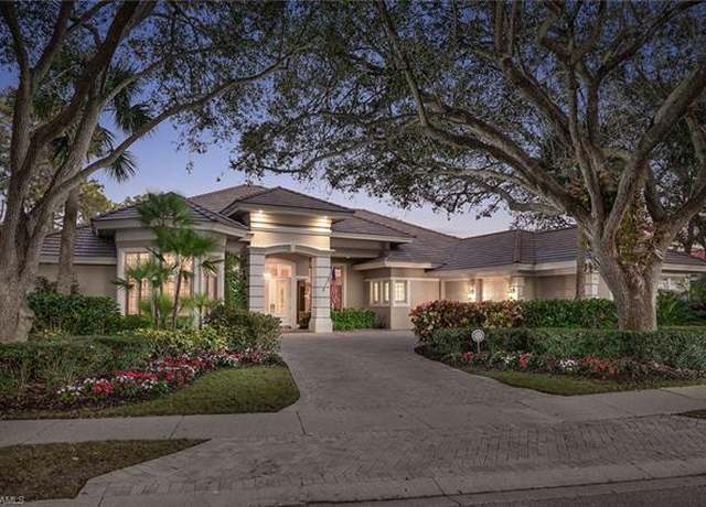 Property at 896 Barcarmil Way, Naples, FL 34110, 3 beds, 4 baths