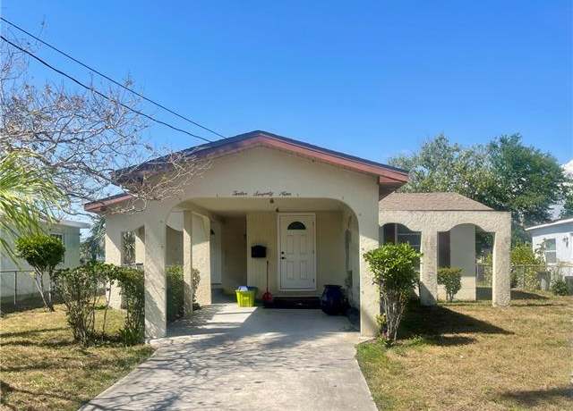 Property at 1279 5th Ave N, Naples, FL 34102, 4 beds, 2 baths