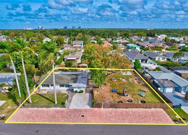 Property at 727 108th Ave N, Naples, FL 34108