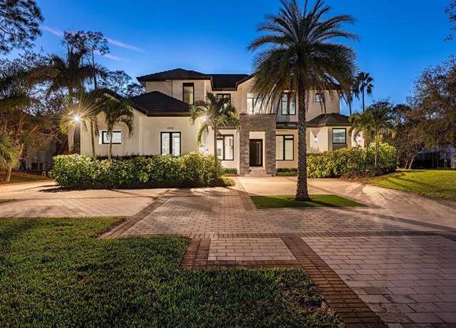 Property at 9099 The Ln, Naples, FL 34109, 5 beds, 5 baths