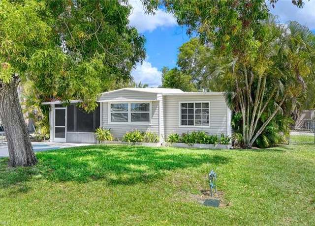 Property at 3 Sonderhen Dr, Naples, FL 34114, 2 beds, 1 bath