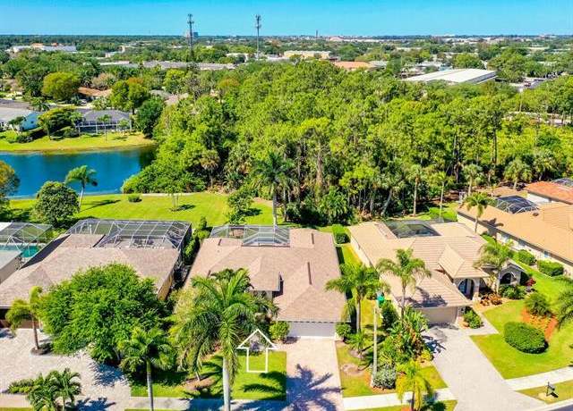 Property at 1021 Briarwood Blvd, Naples, FL 34104, 4 beds, 3 baths