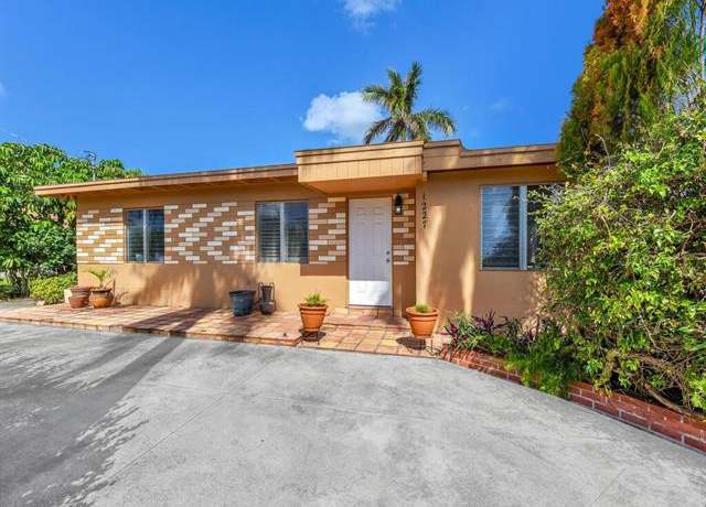 Property at 1227 Trail Terrace Dr, Naples, FL 34103, 3 beds, 2 baths