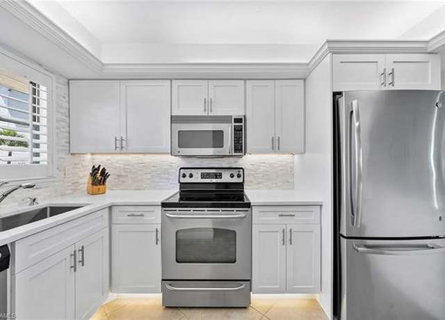 Property at 271 Southbay Dr #222, Naples, FL 34108, 2 beds, 2 baths