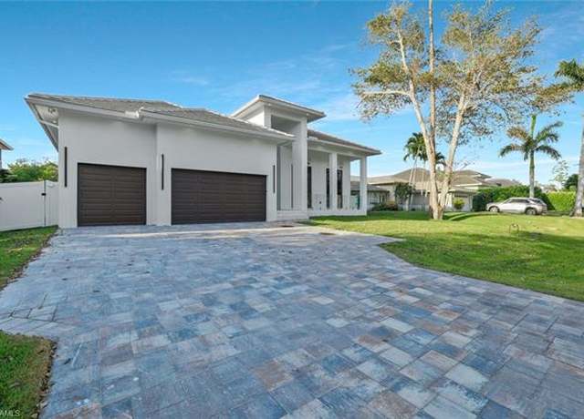 Property at 1317 Cypress Woods Dr, Naples, FL 34103, 4 beds, 4.5 baths