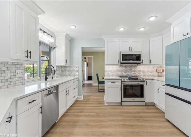 Property at 6781 Danah Ct, Fort Myers, FL 33908, 4 beds, 3 baths