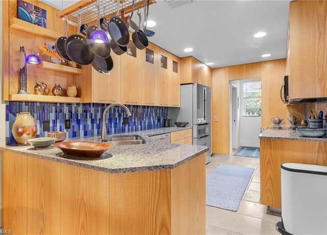 Property at 5677 Cove Cir, Naples, FL 34119, 3 beds, 2.5 baths