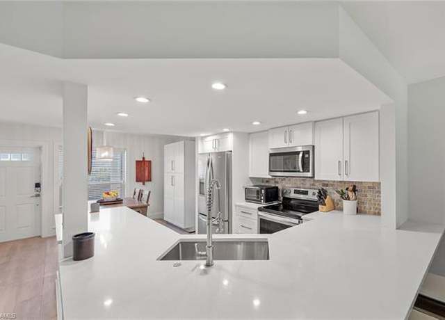 Property at 876 Gulf Pavilion Dr #105, Naples, FL 34108, 2 beds, 2 baths