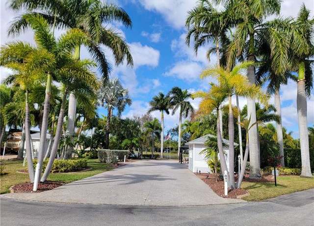 Property at 10241 Surfwood Ct, Fort Myers, FL 33905