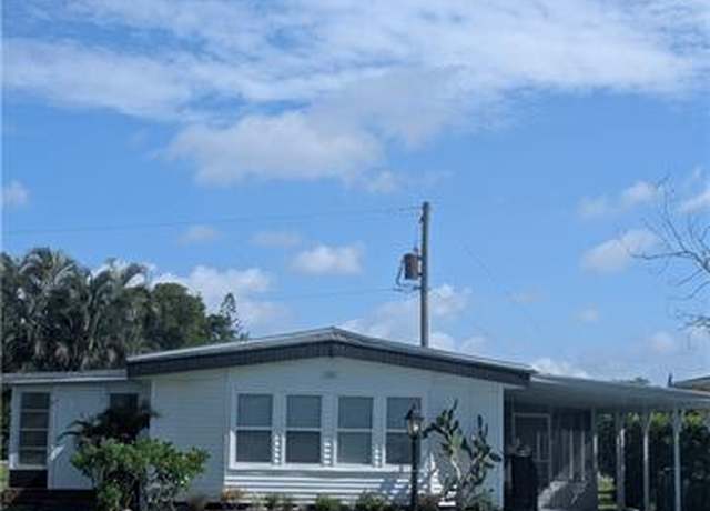 Property at 151 Pine Key Ln #26, Naples, FL 34114, 3 beds, 2 baths