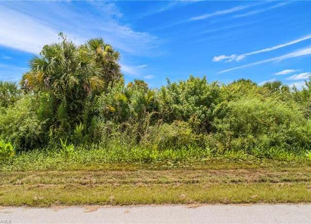 Property at 688 39th Ave NW, Naples, FL 34120