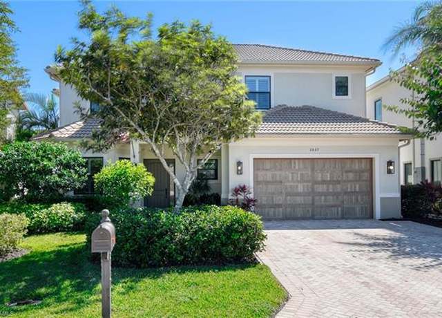 Property at 2867 Coco Lakes Dr, Naples, FL 34105, 4 beds, 3.5 baths