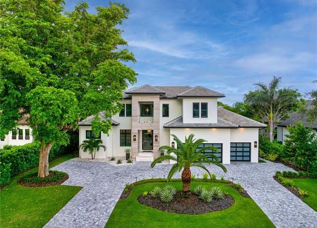 Property at 3190 Crayton Rd, Naples, FL 34103, 5 beds, 5.5 baths