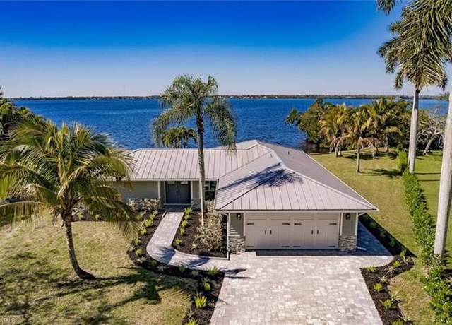 Property at 138 Riverview Rd, Fort Myers, FL 33905, 4 beds, 2 baths